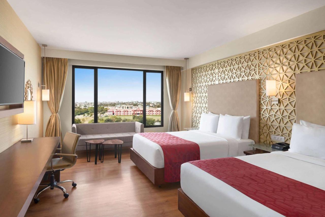 Hotel Ramada By Wyndham Jaipur North Esterno foto