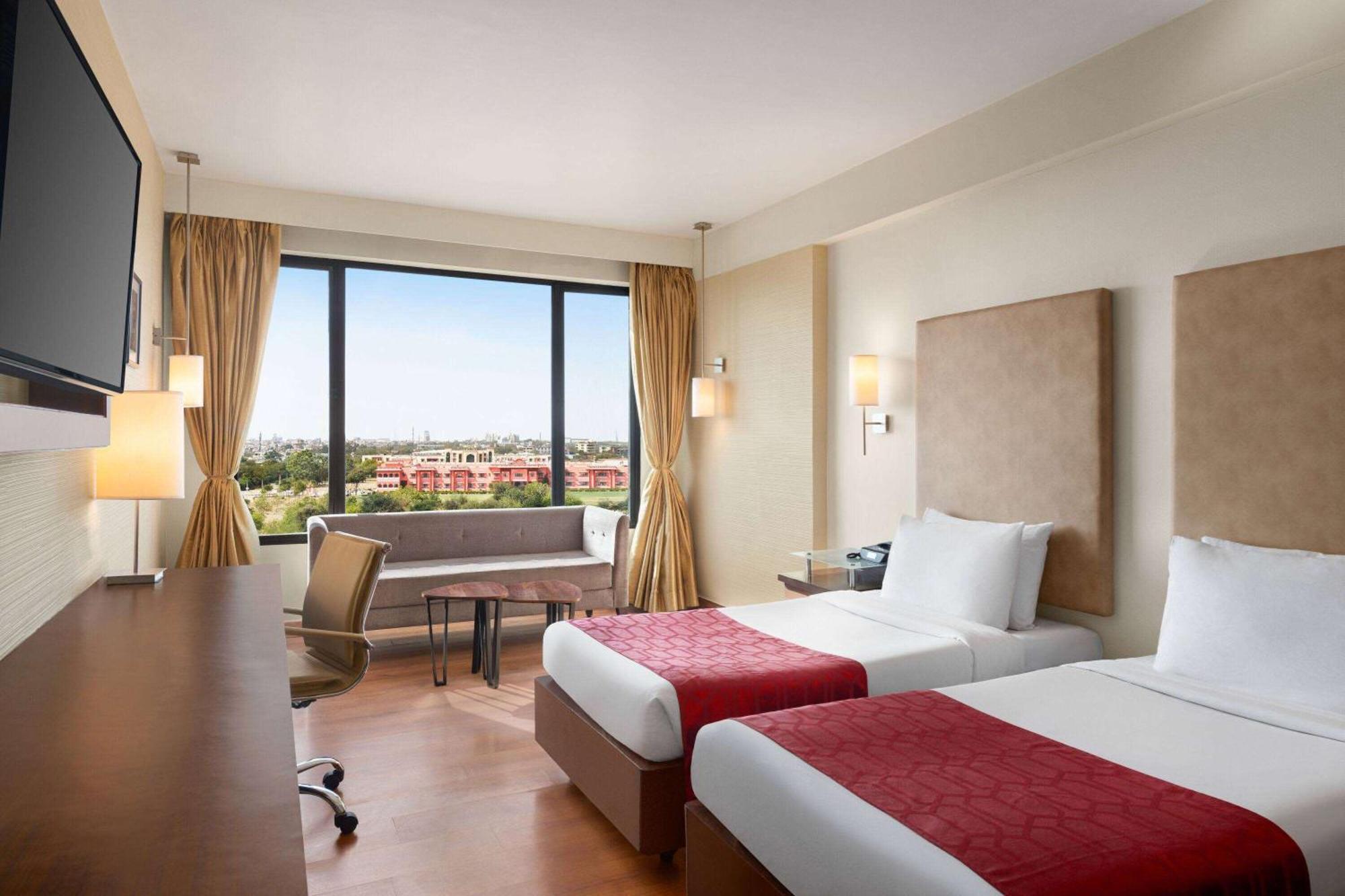 Hotel Ramada By Wyndham Jaipur North Esterno foto